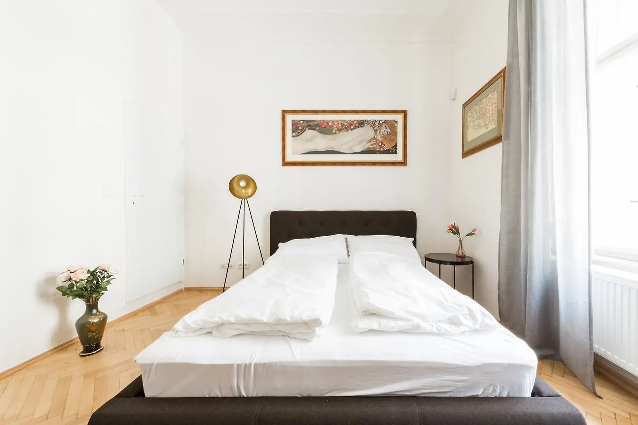 Central Riverside Apartments Praga