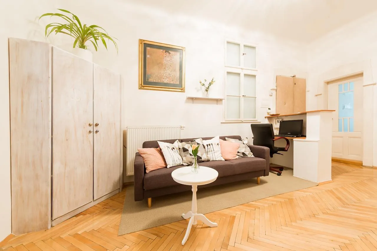 Central Riverside Apartments Praga 0*,