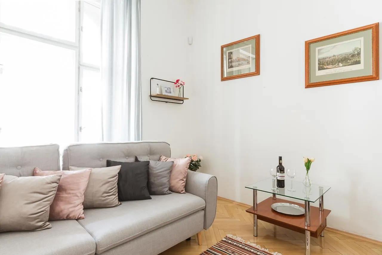 Central Riverside Apartments Praga