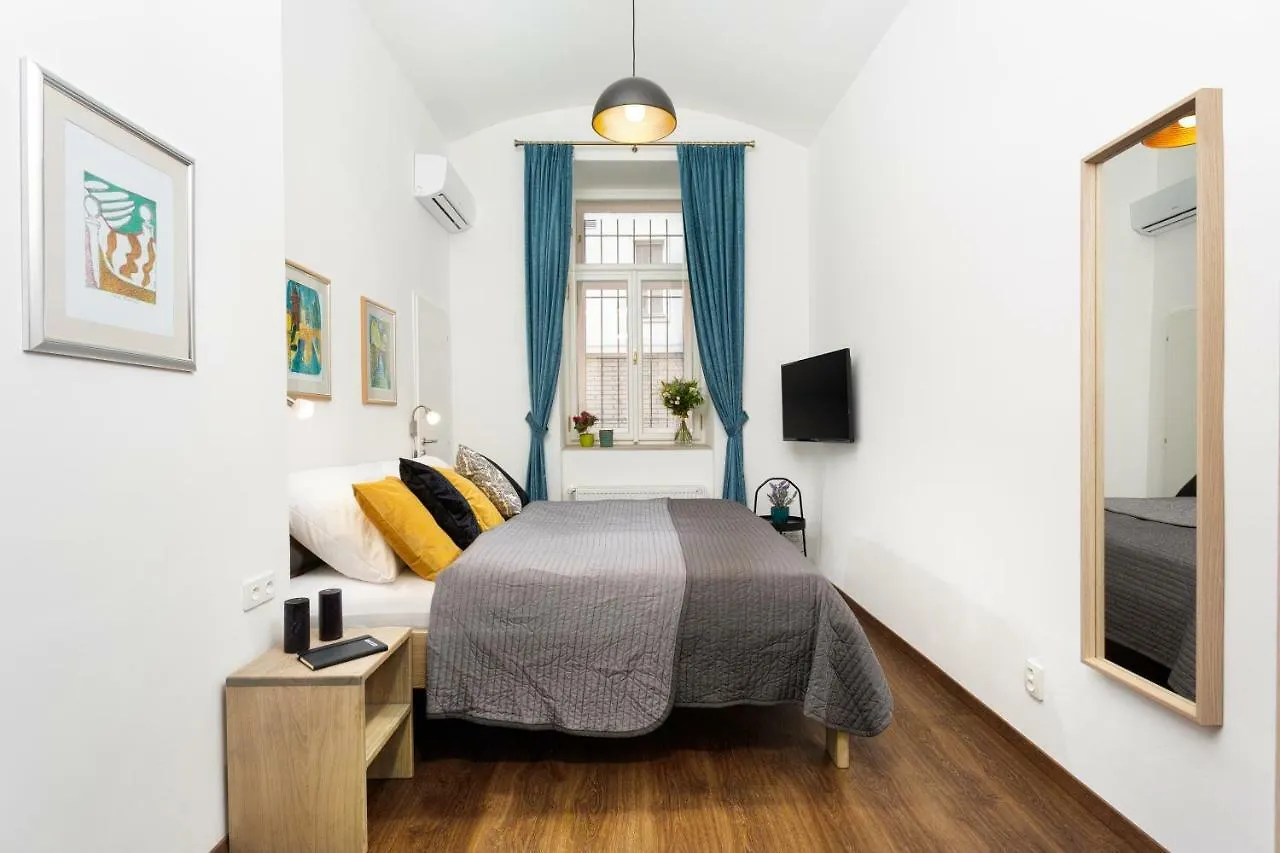 Central Riverside Apartments Praga