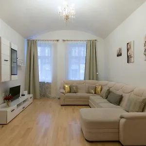Spacious Near Wenceslas Square Appartamento